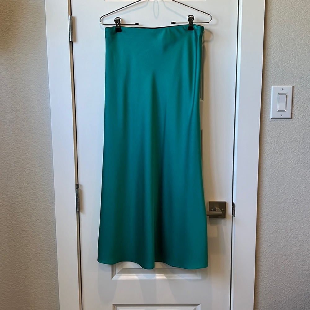 LOFT Midi Bias Skirt in Teal Plume Size Small.